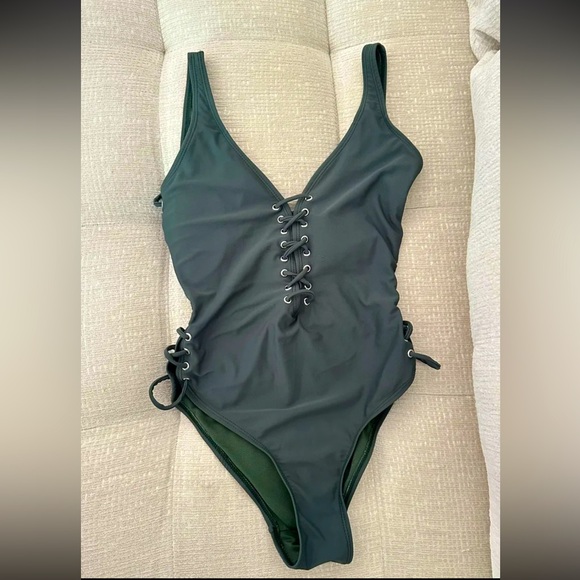 One-piece Baiting Suit - Picture 2 of 4